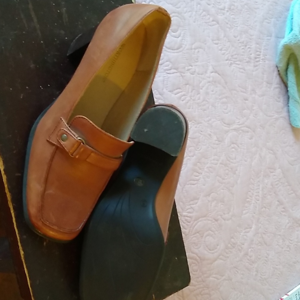 Shoes - Picture 2 of 3